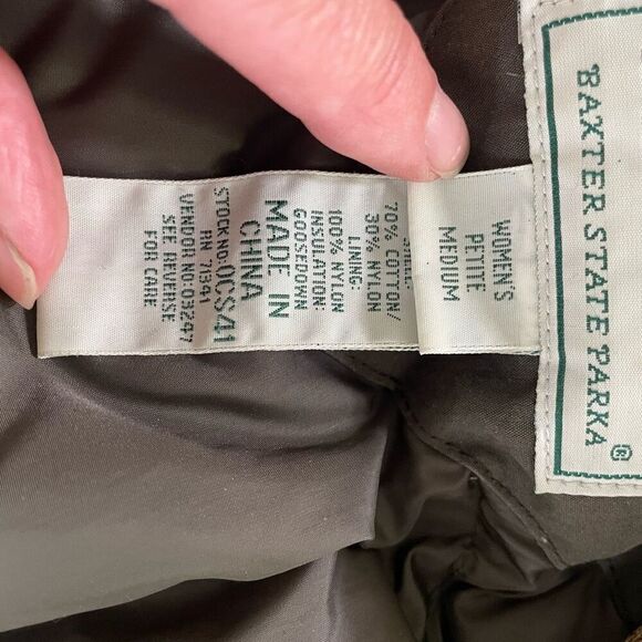 L.L. Bean Women’s Baxter State Parka Goosedown Olive Green Coat $329 M Petite - Picture 12 of 13